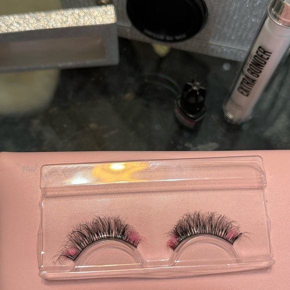 Valentine strip lashes - Picture 3 of 4